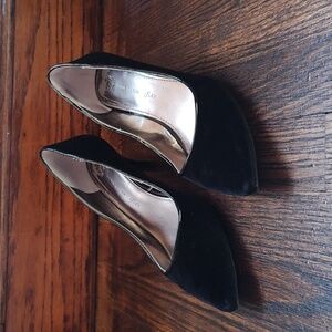 Anne Klein black velvet size 11 pumps